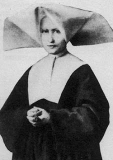 foto em preto e branco da irmã Catherine Labouré com seu hábito de freira