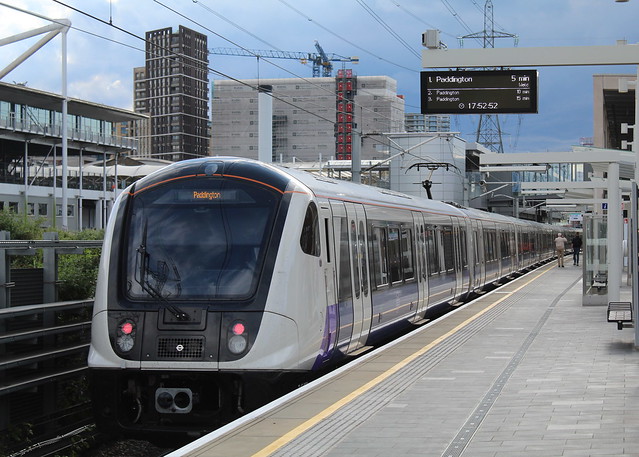 Train Elizabeth Line Londres