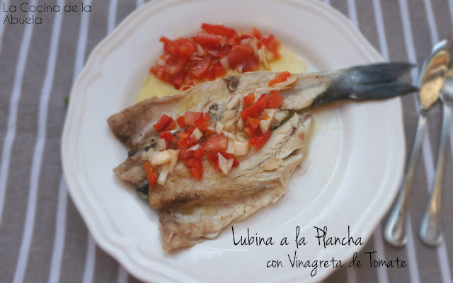 Lubina a la Plancha con Vinagreta de Tomate.