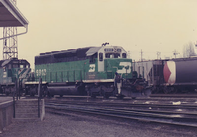 Burlington Northern SD40-2 6913