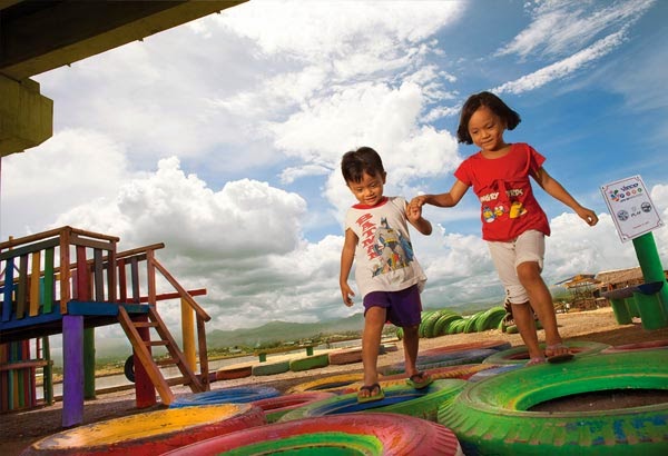 http://www.philstar.com/health-and-family/2015/05/06/1451842/project-laro-integrating-play-art-and-giving