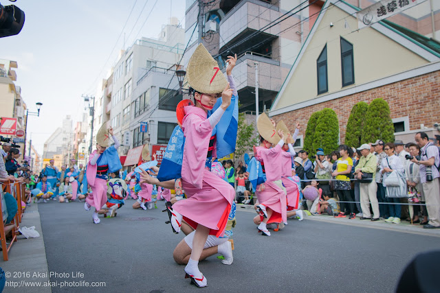 マロニエ祭り、志留波阿連のヒューリック浅草橋ビル前での演舞