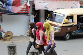  Manusia yakni tempatnya salah dan dosa Melawan Godaan-Godaan Penghalang Manusia Beribadah