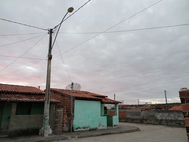 Moradores da rua João Pedreira reclamam que a rua está as escuras há dias e cobram iluminação  