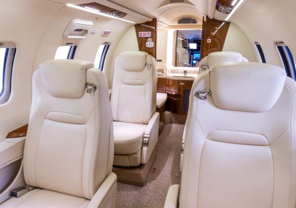 Bombardier Learjet 70 interior