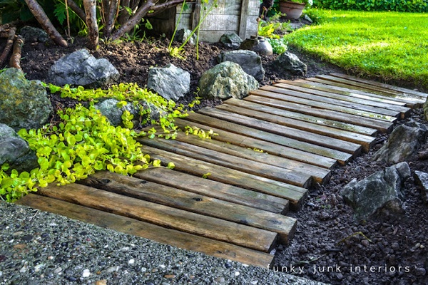 landscape ideas for small backyard with pool Pallet Garden Walkway | 600 x 400