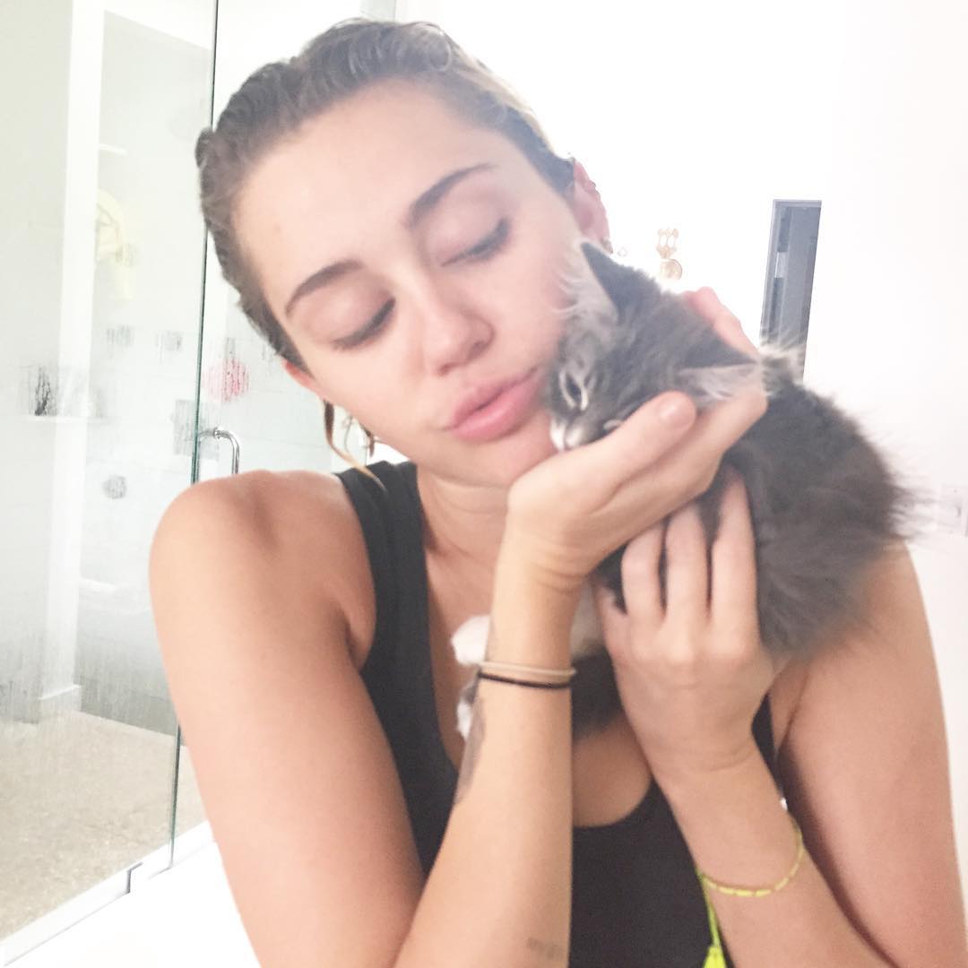 Miley Cyrus and her cat