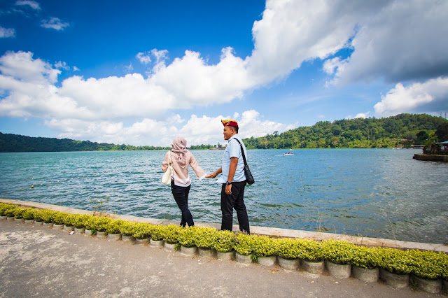 Lago e tempio Danau Bratan-Bali