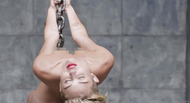 Miley Cyrus stripped to Naked Wrecking Ball