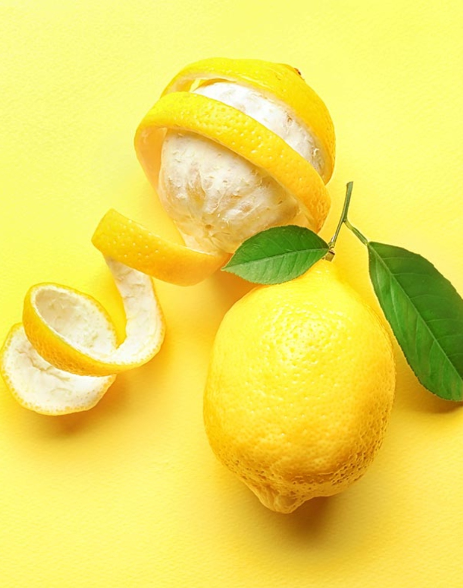 Aesthetic benefits of lemon peels.. every girl should know! Lemon is such a fruit that is endowed with healing and soothing properties that we can use, but the amazing thing is that we are also able to take advantage of the benefits of lemon peel. Surprisingly, the lemon peel that most of us discard contains some enzymes, vitamins, and minerals, which can help us live a healthier life. In fact.  Lemon peels help prevent skin problems. How is that?  1. Cracked feet treatment. If you want to fix your dry, cracked feet, all you need is a large lemon and a pair of socks. Alternatively, you can also combine grated lemon peel and Vaseline and use the mixture as a foot treatment to moisturize the dead skin and make it easier to remove.  2. Treat spots and dark places. Put a small piece of lemon peel on your face to lighten age spots and melasma. Leave it on for an hour and avoid exposure to the sun during this to not cause the opposite effect of tanning and uneven color spots on your skin. The lemon peel compounds of vitamin C and antioxidants help in lightening.  3. A natural scrub to moisturize the skin. Grated lemon peel, olive oil and coarse brown sugar are also used to prepare a natural exfoliator that promotes blood circulation in the skin and removes dead skin and blackheads from the skin. As a result of its natural oils, it also adds moisturizing properties to the skin, making it free from cracks and dryness.