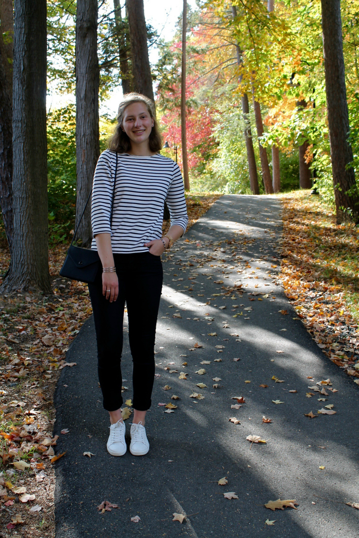 striped mariniere shirt, black jeans and white trainers for a fall look