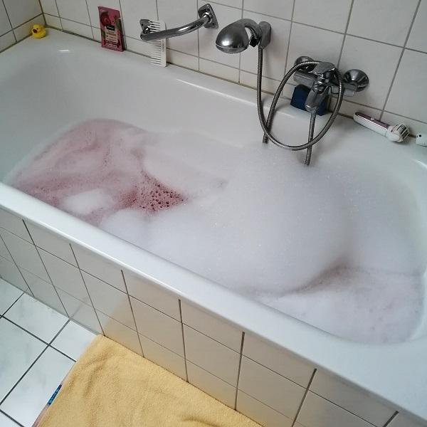 Badewannenwasser mit Schaum