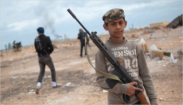 Rebeldes utilizam crianças-soldados no leste da Líbia
