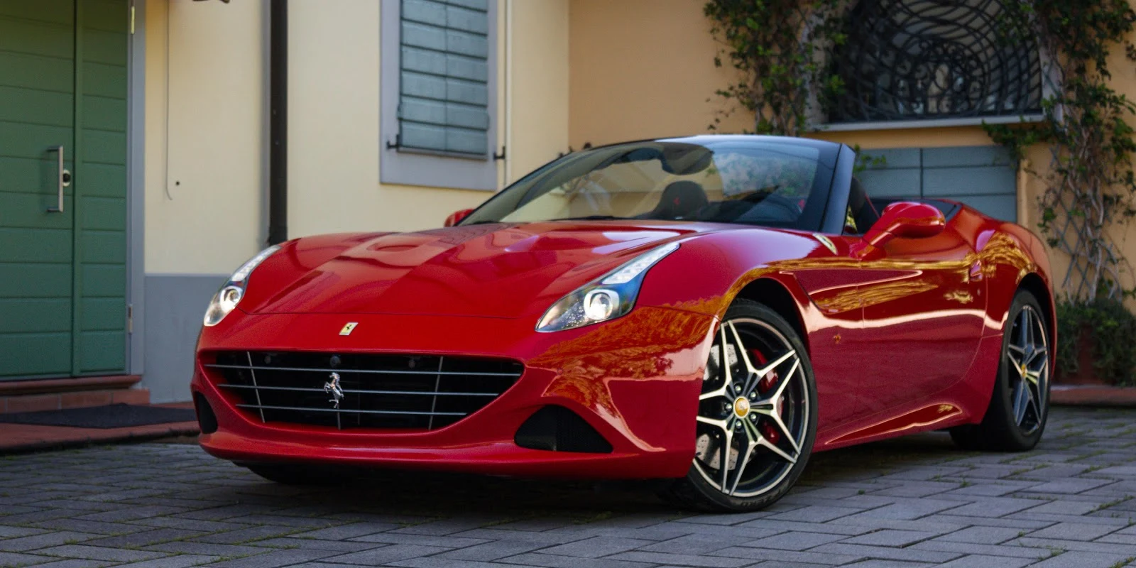 Đánh giá siêu xe Ferrari California T 2016