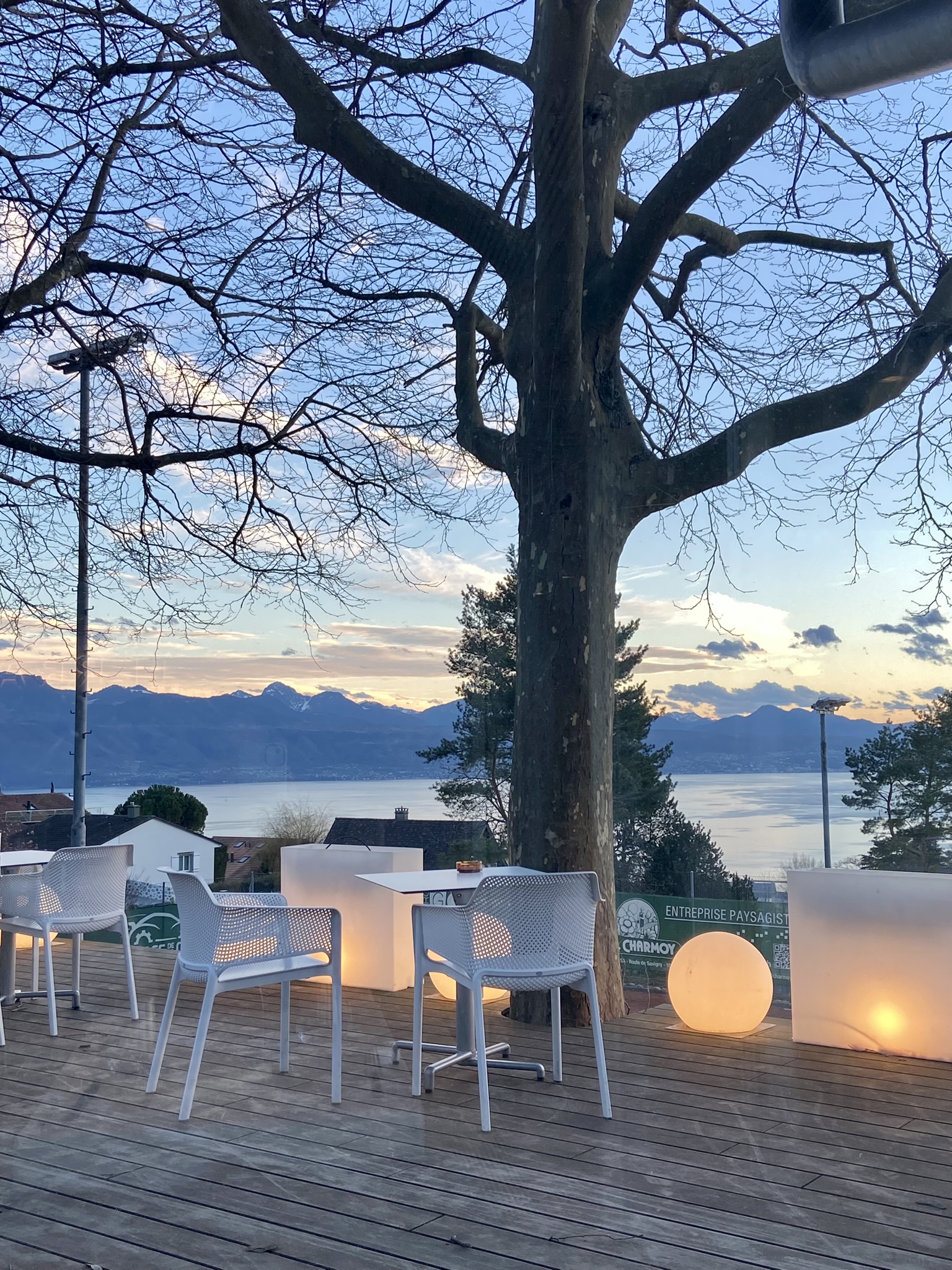 ηλιοβασίλεμα μπλε ώρα λωζάνη ελβετία lutry tennis club la croix restaurant terra rosa εστιατόριο τέννις