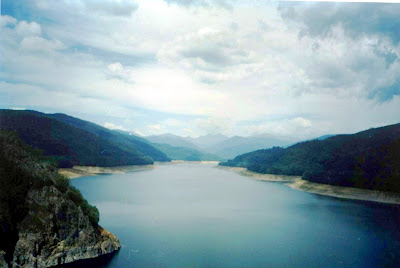 lacul-Vidraru-Lake