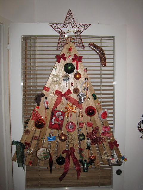 Venetian blind Christmas tree