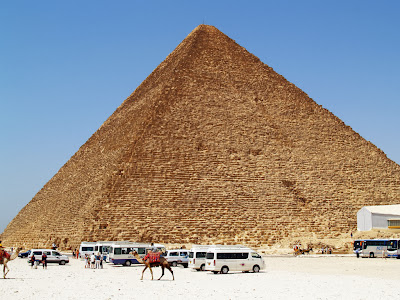 great pyramind of giza famous in the world