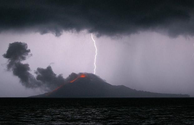 lightning-close-up_1452437i