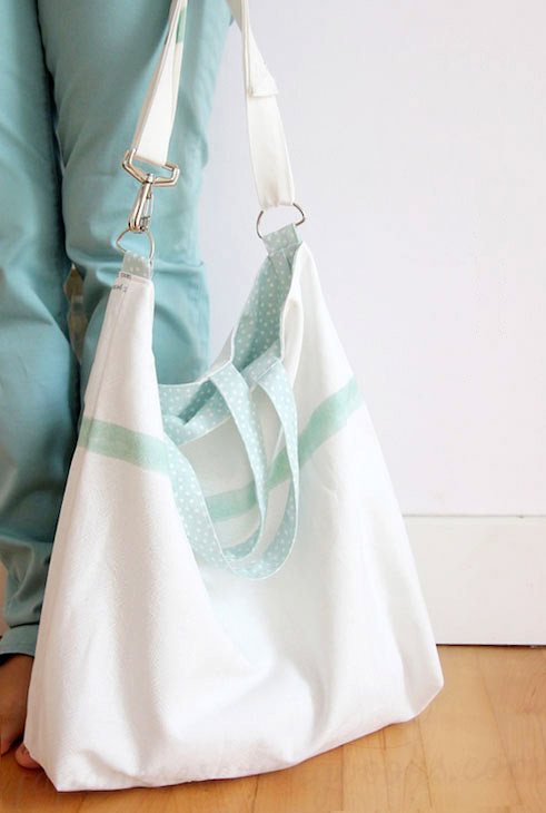 This tutorial shows you the basic steps to make this simple, reversible bag with a detachable strap.