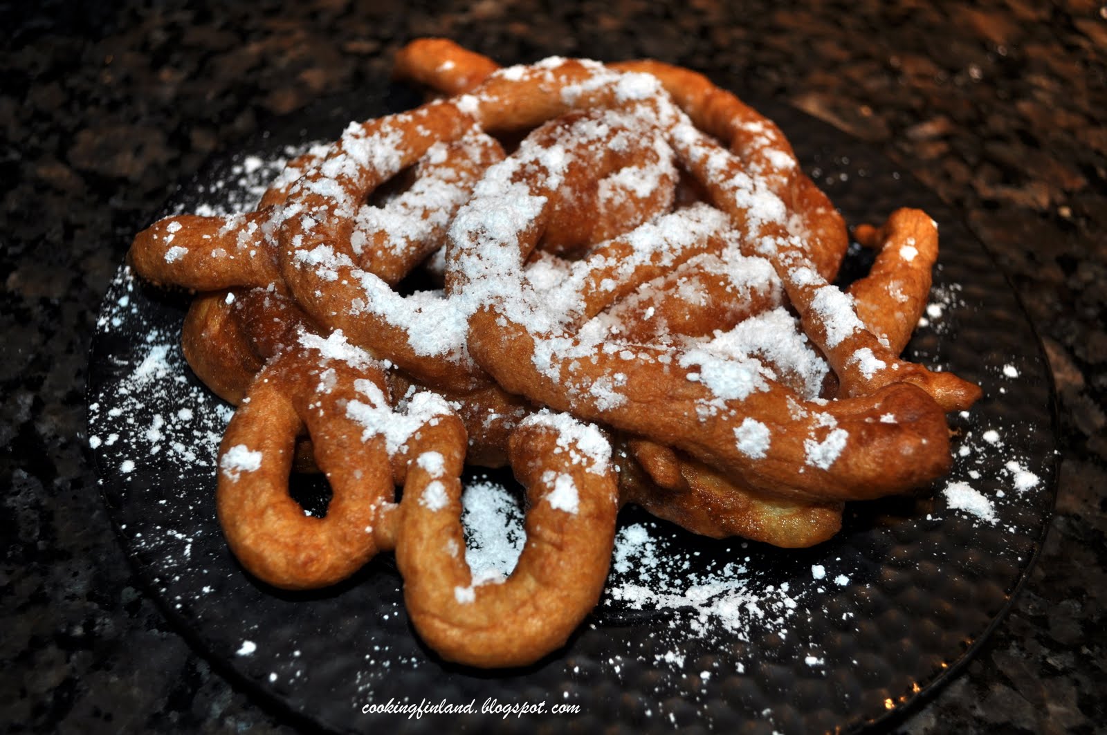 Funnel cakes for May day--TippaleipÃ¤