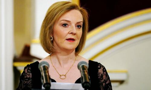 Foreign Secretary Liz Truss speaking at the Easter Banquet at Mansion House in the City of London on April 27, 2022.