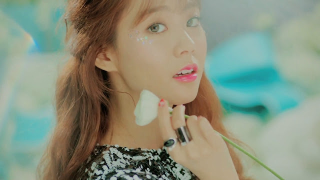 Kara's Seungyeon in Cupid MV