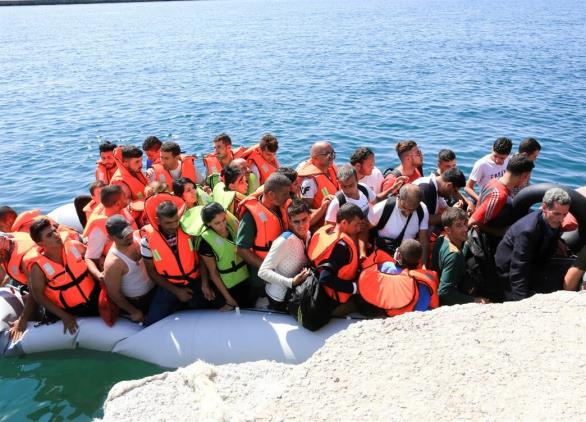 Μυτιλήνη: Σε περίφρακτο χώρο μεταφέρονται οι μετανάστες που έφθασαν στο νησί