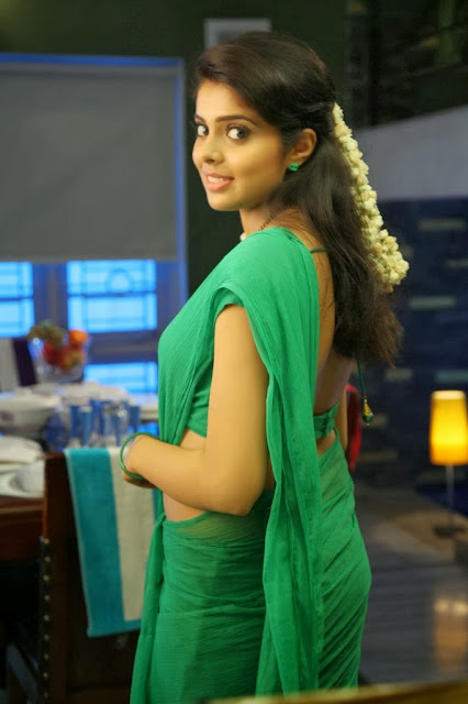 Malayalam Actress Shravya Hot Spicy Navel Show In Green Saree
