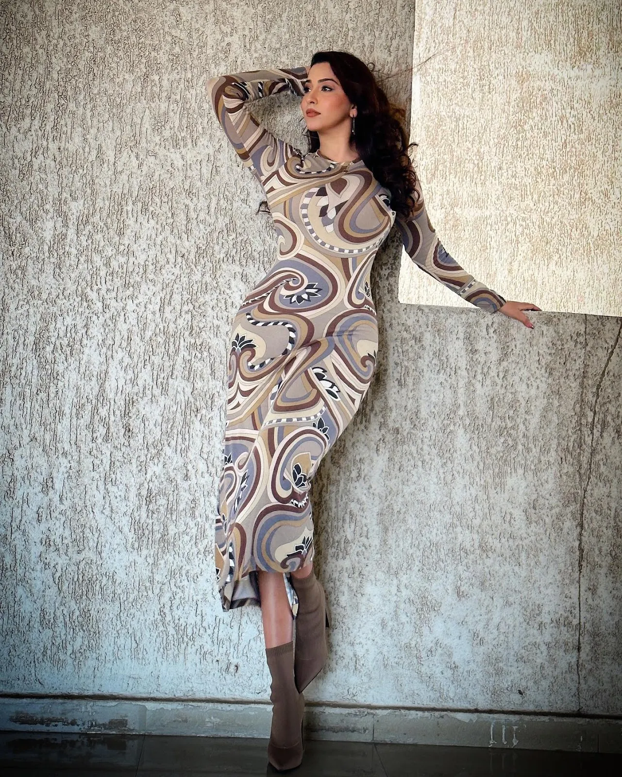esshanya maheshwari curvy tight dress indian actress