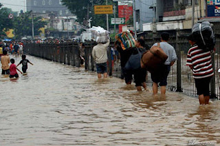 Gambar-Jakarta-Saat-Digenangi-Banjir-2013_2