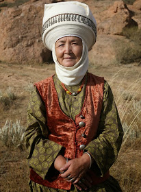 kyrgyzstan costume textiles, kyrgyzstan headresses, kyrgyzstan tours