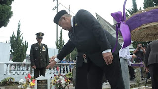 Peringati Hari Pahlawan, Bupati Eddy Berutu Ziarah dan Tabur Bunga di TMP Sidikalang 