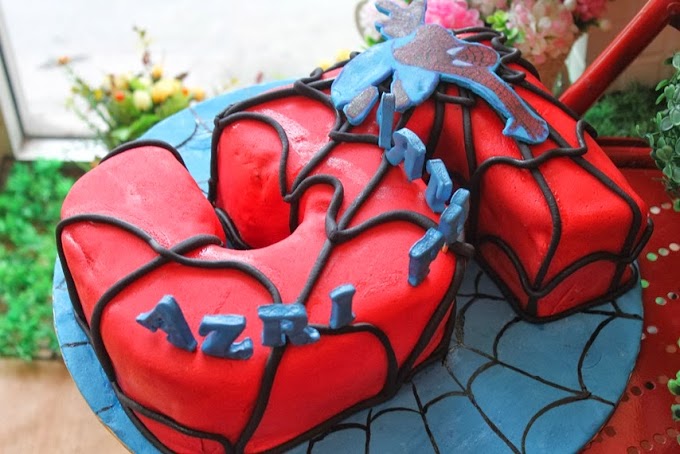 Spiderman no 5 cake