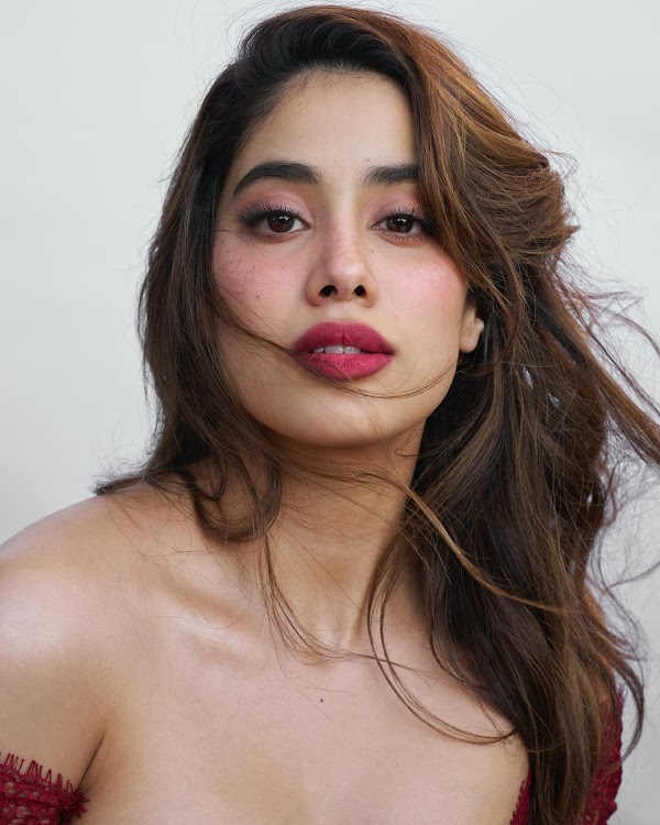 janhvi kapoor red dress cleavage curvy indian actress