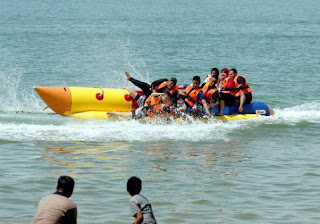 Basah dengan Banana Boat Bali Kss Bali Tour