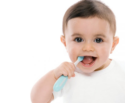 Vệ sinh răng miệng đúng cách cho bé