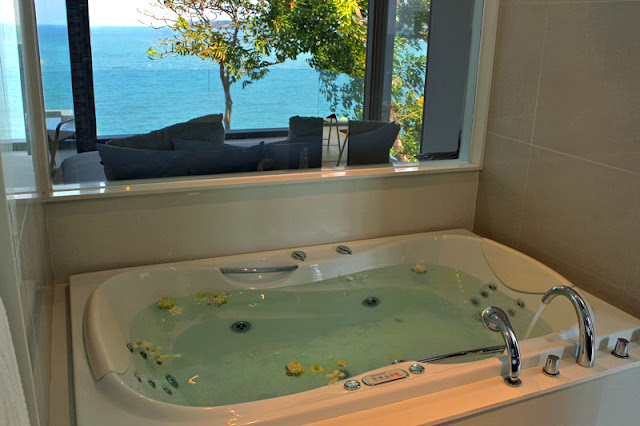 Picture of jacuzzi with the ocean view