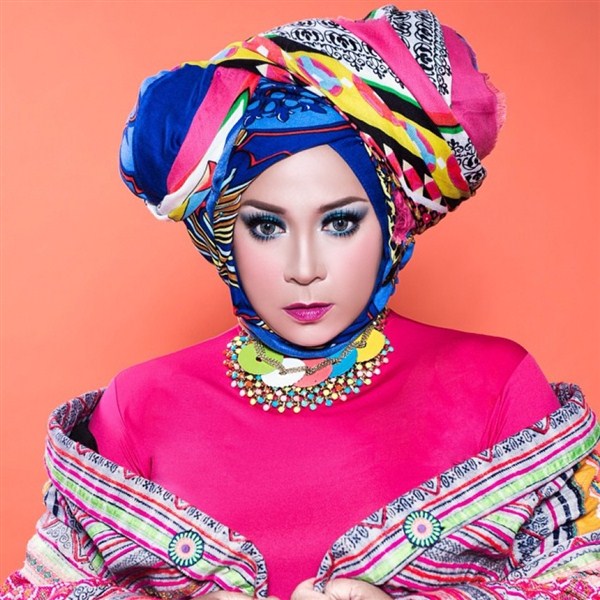 trend model gaya hijab ala melly goeslaw terbaru 2017/2018