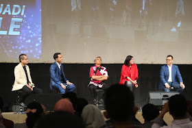 Motivator Indonesia Merry Riana, Bong Chandra, Tom Mc Iffle, Prasetya M Brata, Erbe Sentanu dan Edvan M Kautsar dalam Acara Indonesian Inspire Conference 
