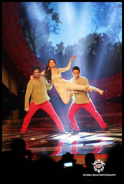 dance in Tarang Housefull Awards