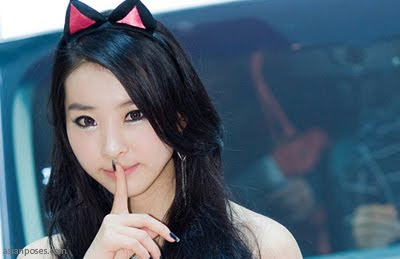 cosplayer studio: Seo You Jin requesting silence. ssshh!