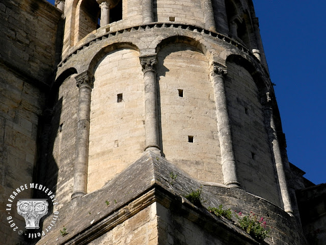 UZES (30) - Tour fenestrelle (XIIe siècle)