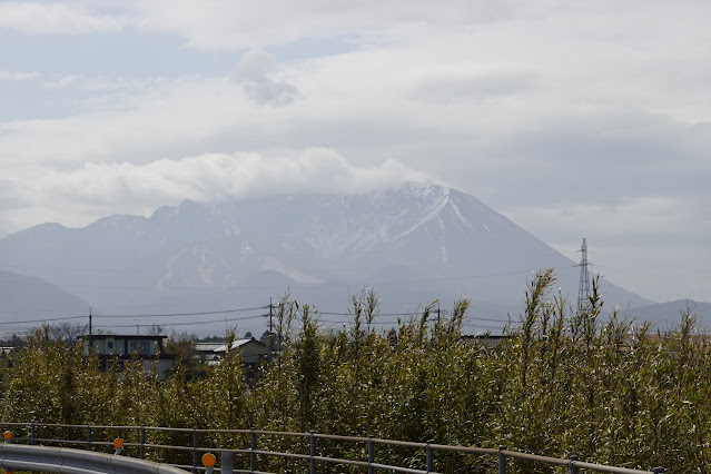 鳥取県西伯郡大山町御来屋 旧名和西坪線からの大山の眺望