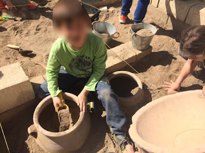 Archaeolab: Μια παγκόσμια πρωτότυπη δράση στην Κίσαμο με παιδιά που μαθαίνουν συμμετέχοντας σε προσομοίωση ανασκαφής 