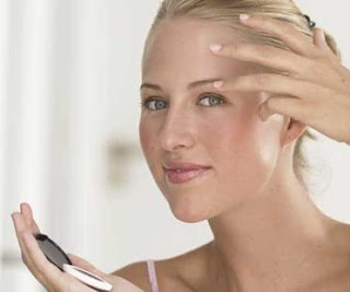 trucs-astuces-maquillage-beaute-conseils-comment-gommer-les-cernes