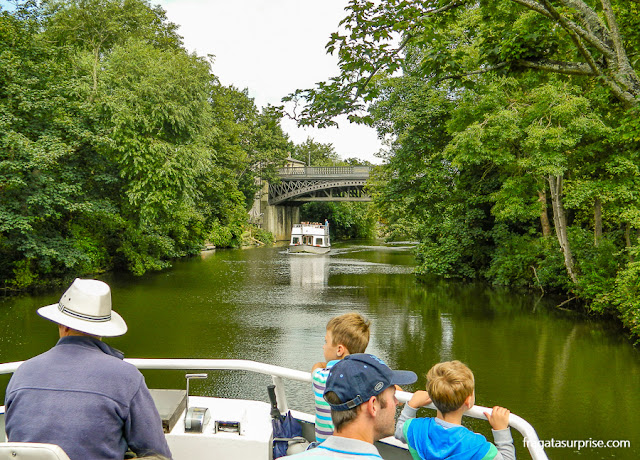 Passeio de barco pelo Rio Avon, em Bath, Inglaterra