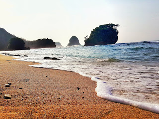 Pantai gua cina di kab. Malang