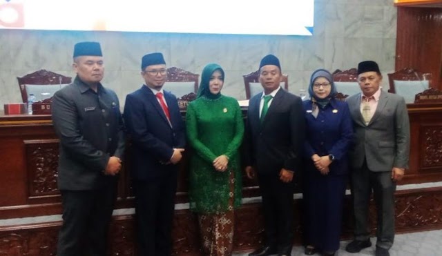  Hj. Renie Rahayu Fauzi, SH diKukuhan Menjadi Ketua DPRD Kabupaten Bandung