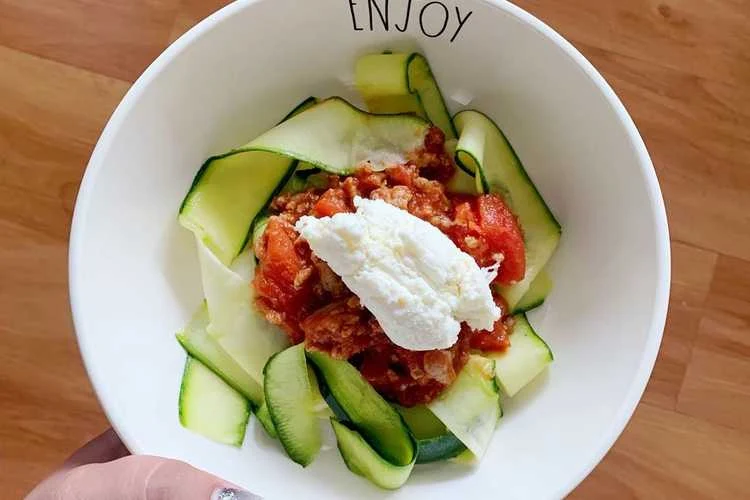 Zucchini Pappardelle with Turkey Meat Sauce and Ricotta